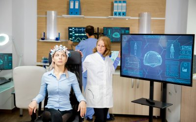 Doctor tracking patient evolution during neurology headset test